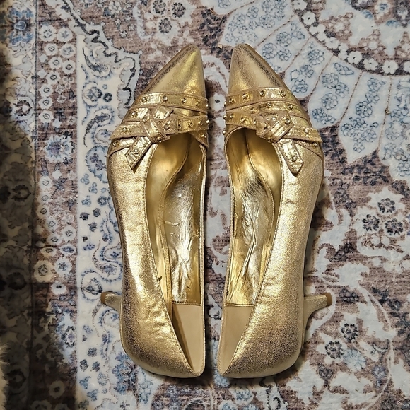 Kathy Van Zeeland Metallic Gold Heels - Picture 11 of 12